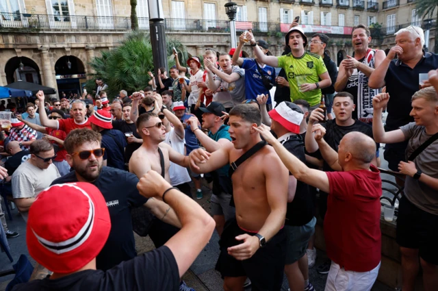 https://www.bbc.com/sport/football/live/.