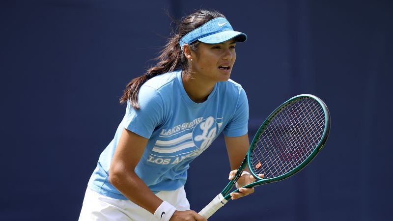 Emma Raducanu loue Wimbledon pour un «  travail incroyable  » de bloquer le harceleur de la compétition
