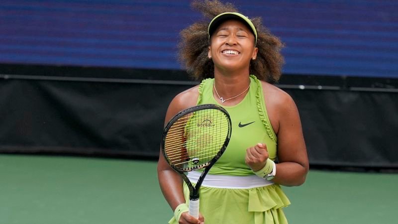 Naomi Osaka enregistre sa première victoire dans le top 10 en plus de quatre ans pour atteindre le deuxième tour de l’US Open